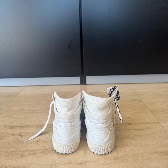 Off-White 3.0 Off Court Lace-Up Sneakers - Picture 4 of 6